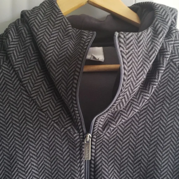 Bench Fleece Jacket - Picture 2 of 9